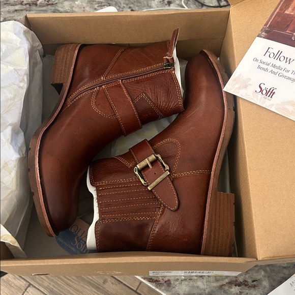 Sofft⭐️NWT Leather Ankle Boots BROCKE Whiskey w/Buckle Size US9/EU40🤎SF0036490 - Picture 3 of 15